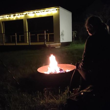 Ranch 66 - Moderni Tiny House Black Swallow Ve Stylu Route 66 Se Saunou A Bazenem Tršice Buitenkant foto