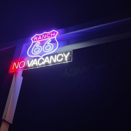 Ranch 66 - Moderni Tiny House Black Swallow Ve Stylu Route 66 Se Saunou A Bazenem Tršice Buitenkant foto