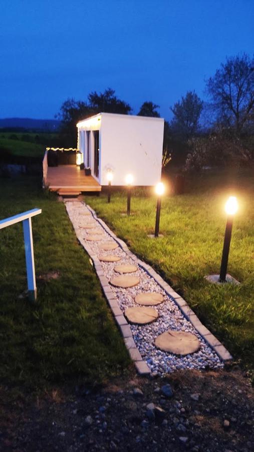 Ranch 66 - Moderni Tiny House Black Swallow Ve Stylu Route 66 Se Saunou A Bazenem Tršice Buitenkant foto