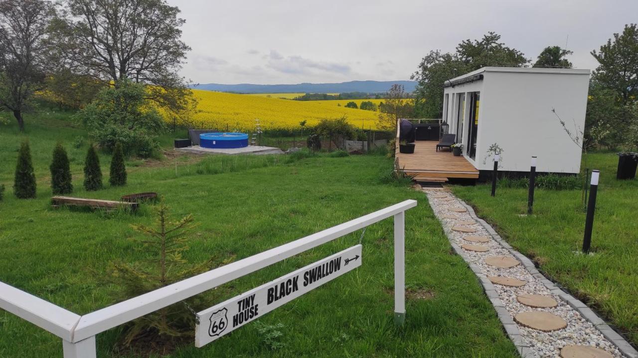 Ranch 66 - Moderni Tiny House Black Swallow Ve Stylu Route 66 Se Saunou A Bazenem Tršice Buitenkant foto