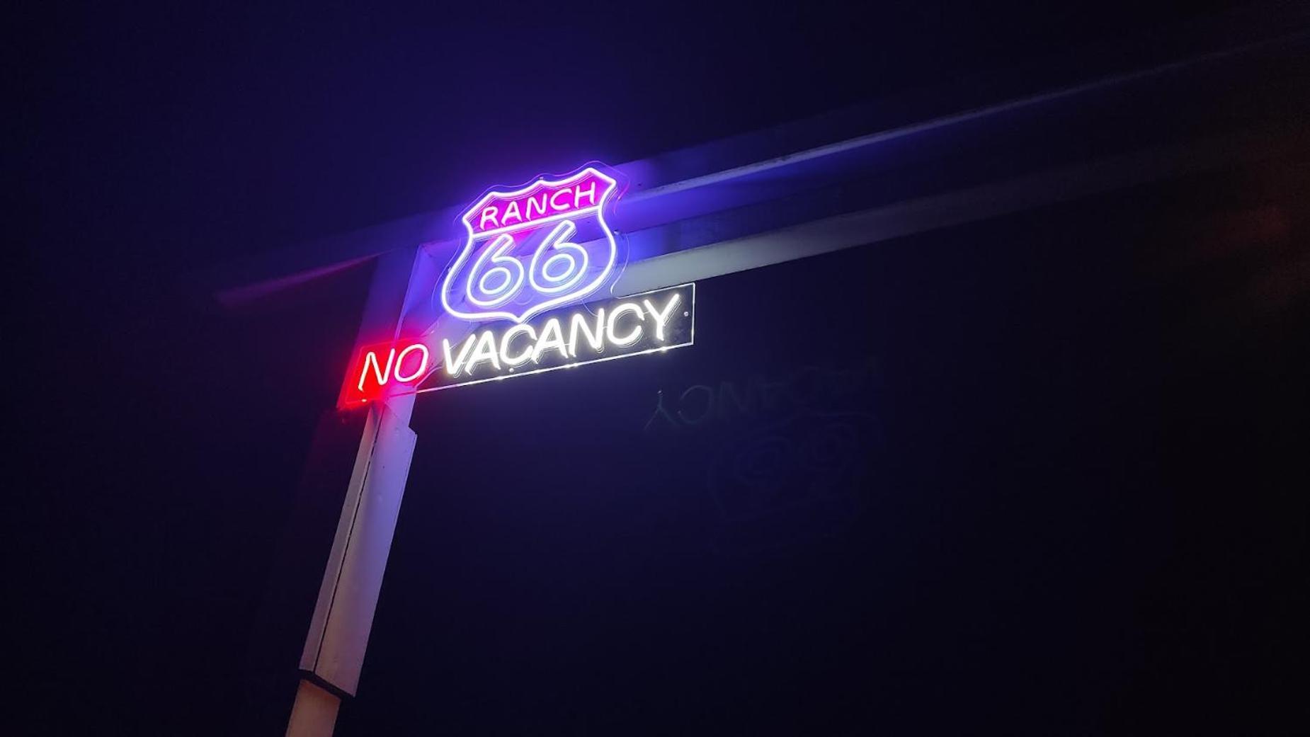 Ranch 66 - Moderni Tiny House Black Swallow Ve Stylu Route 66 Se Saunou A Bazenem Tršice Buitenkant foto