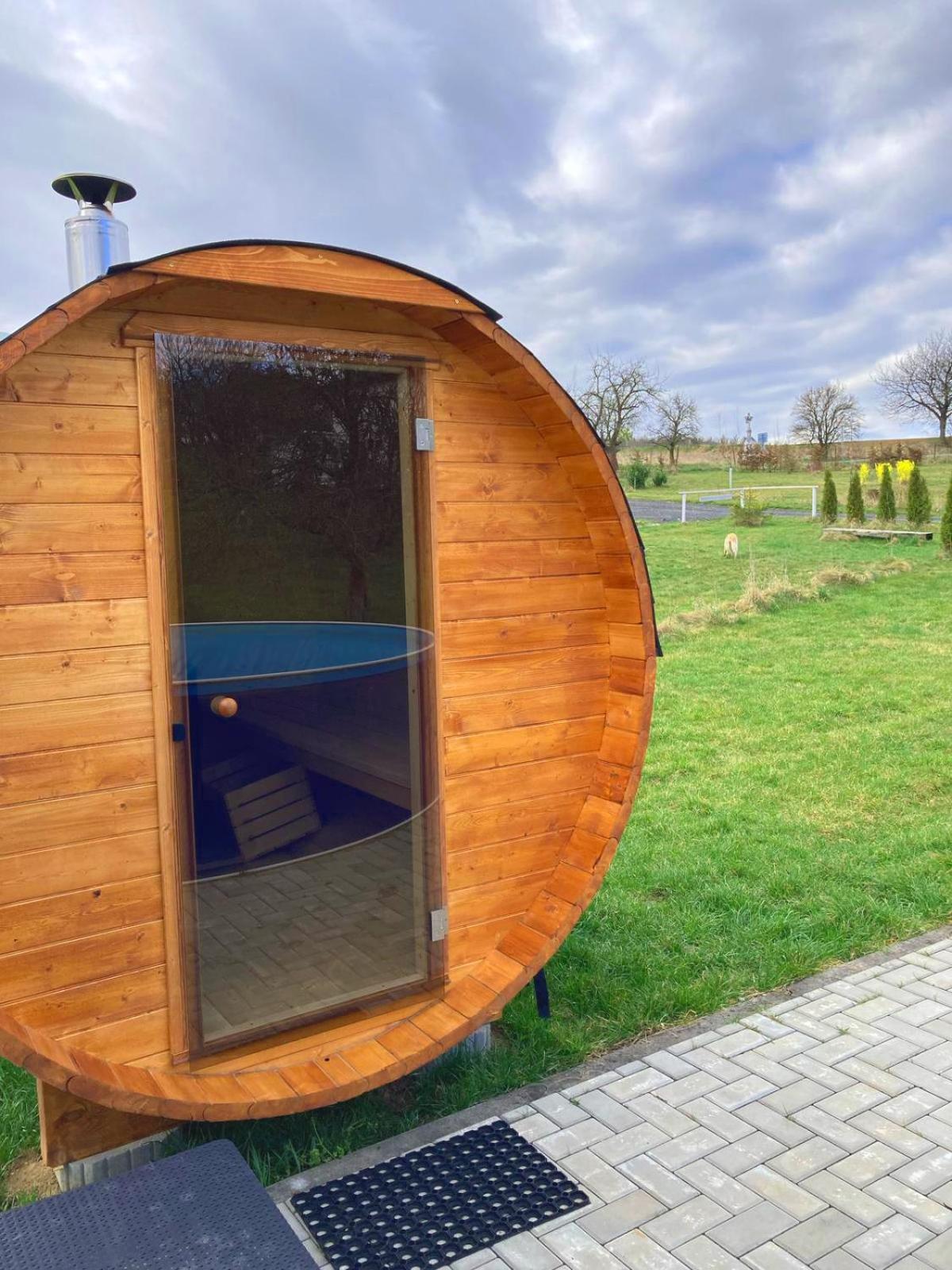 Ranch 66 - Moderni Tiny House Black Swallow Ve Stylu Route 66 Se Saunou A Bazenem Tršice Buitenkant foto